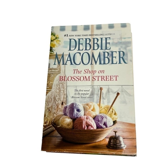 Debbie Macomber Fiction Books/Novels Lot/3 Trade Paperback Romance/Contemporary - Picture 3 of 8